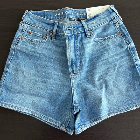 American Eagle Relaxed Shorts - Picture 1 of 5